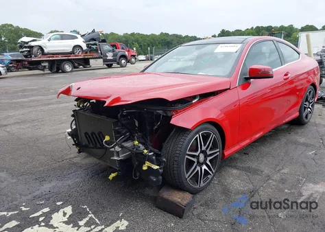 2015 Mercedes-Benz C 350 Sport 4Matic z USA, uszkodzony, nr VIN WDDGJ8JBXFG366290